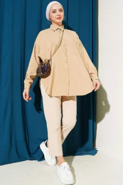 Alternative Ansicht von Low Shoulder Single Pocket Shirt Beige