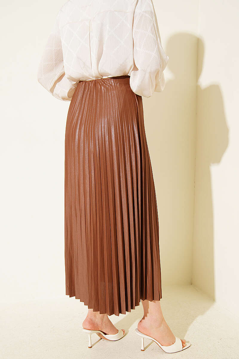 Pleated Faux Leather Skirt en gros skirt view 3 - Hicabistan usine Turquie