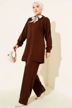 Knitted Two-Piece Set with Scarf Brown