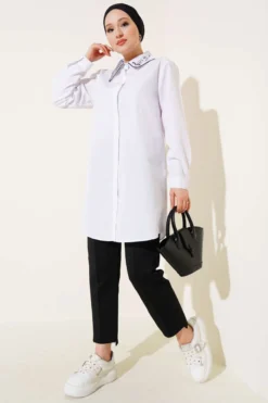 Shirt with Hidden Buttons and Embroidered Collar White بالجملة shirt view 2 - Hicabistan مصنع تركيا