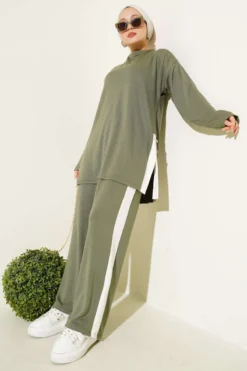 Buttoned Two-Piece Set Gold