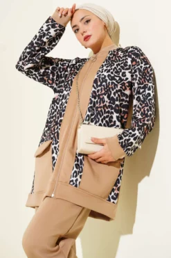 Alternative view of Two-Piece Set with Leopard Print and Pockets