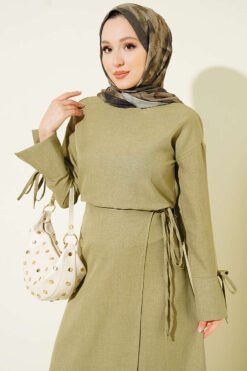 Vue alternative de Basic Two-Piece Set with Ties and Skirt