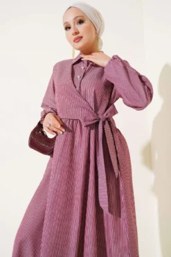 Striped Half Button Tie Dress Burgundy en gros dress view 2 - Hicabistan usine Turquie