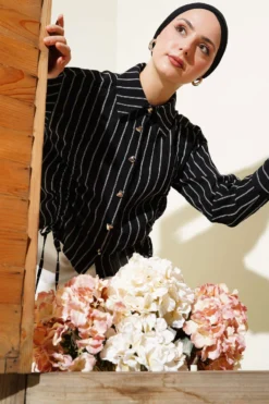 Heart Buttoned Front Gathered Short Shirt Black