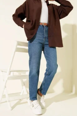 Alternative view of Belted Mom Jeans Pants Blue