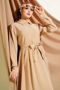 Belted Half Neck Buttoned Tencel Dress Beige en gros dress view 2 - Hicabistan usine Turquie