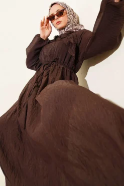 Vue alternative de Ruffled Front Tie Dress Brown