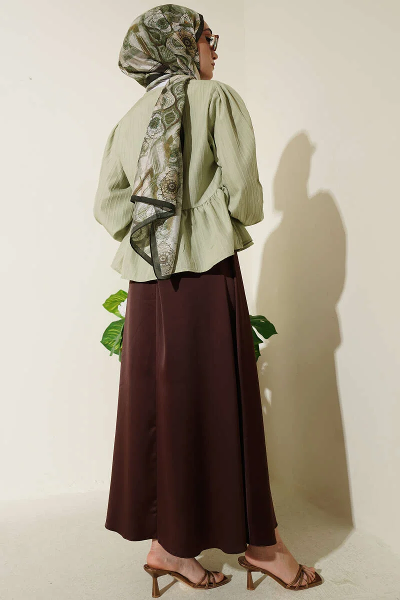 Short Ruffled Blouse with Bow Detail - Image 3