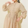 Buttoned Dress with Ribbed Front Beige al por mayor dress view 2 - Hicabistan fábrica Turquía