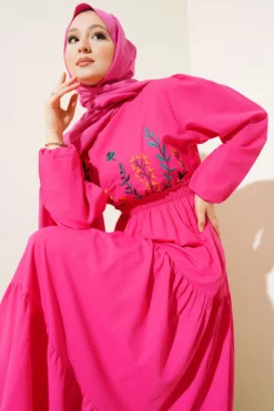 Embroidered Tiered Dress with Elastic Waist Fuchsia en gros dress view 2 - Hicabistan usine Turquie