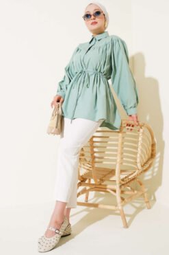 Vue alternative de Gathered Front Belt Tunic Shirt