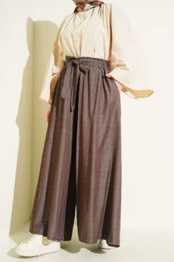 Oversize Trousers with Ties Brown