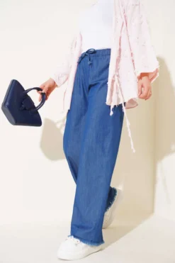 Vista alternativa de Fringed Detail Jeans