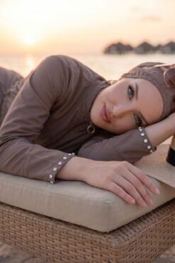Vista alternativa di Stone Embellished Half-Zip Modest Three-Piece Swimsuit Mink