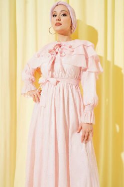 Vista alternativa di Tiered Dress with Neck Tie Detail Pink
