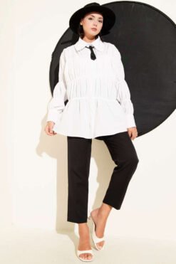 Alternative Ansicht von Gathered Neck Hidden Button Shirt White