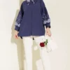 Collared Checked Embroidered Shirt Navy Blue en gros shirt view 2 - Hicabistan usine Turquie