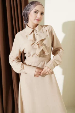 Half Button Ruffled Dress Beige en gros dress view 2 - Hicabistan usine Turquie