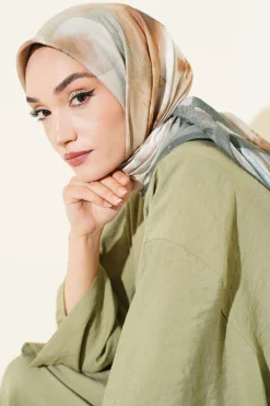 Alternative view of 120 cm Flower Pattern Scarf Emerald