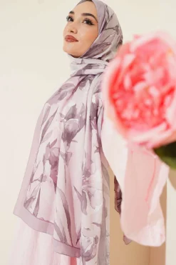 Large Flower Pattern Bamboo Crinkle Shawl Beige