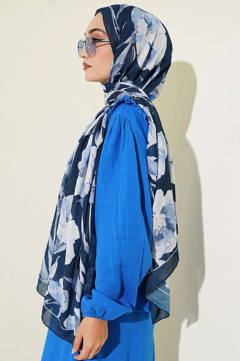 Large Flower Pattern Bamboo Crinkle Shawl Navy Blue – Bild 3