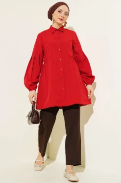 Alternative view of Gathered Waist Pleated Shirt Red
