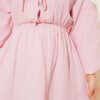 ⁦Elastic Waist V-Neck Muslin Dress Pink⁩ - الصورة ⁦4⁩