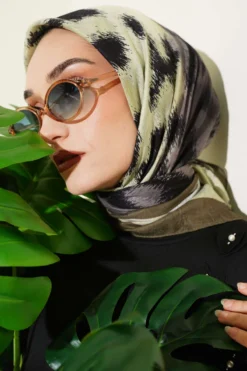 KHAKI