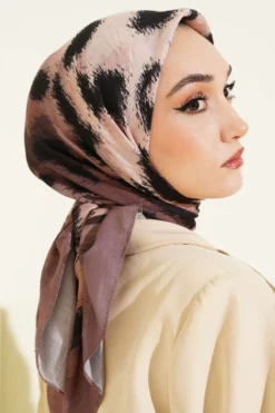 Alternative view of Striped Patterned Bamboo Scarf