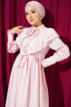 Vue alternative de Ruffled V Neck Embroidered Waist Tunic Dress Pink