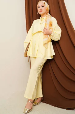 Two-Piece Set with Gold Brooch and Elastic Waist Yellow