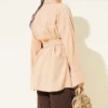 Shirt with Gold Buckle Belt Gold – Bild 3
