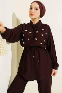 Vue alternative de Pearl Flower Hidden Button Two-Piece Set Brown