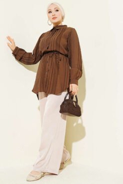 Vue alternative de Textured Striped Shirt with Belt Brown