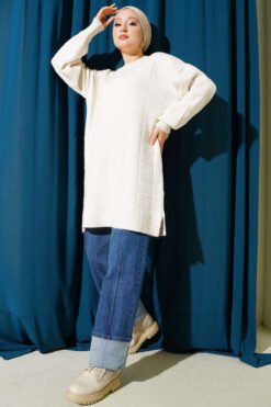 Vue alternative de Square Pattern Soft Knit Tunic Ecru
