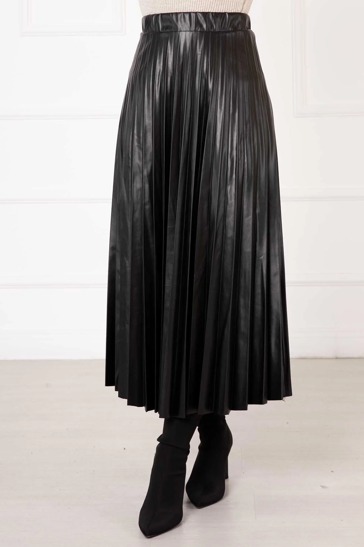 Pleated A-Line Leather Skirt Black - immagine 2