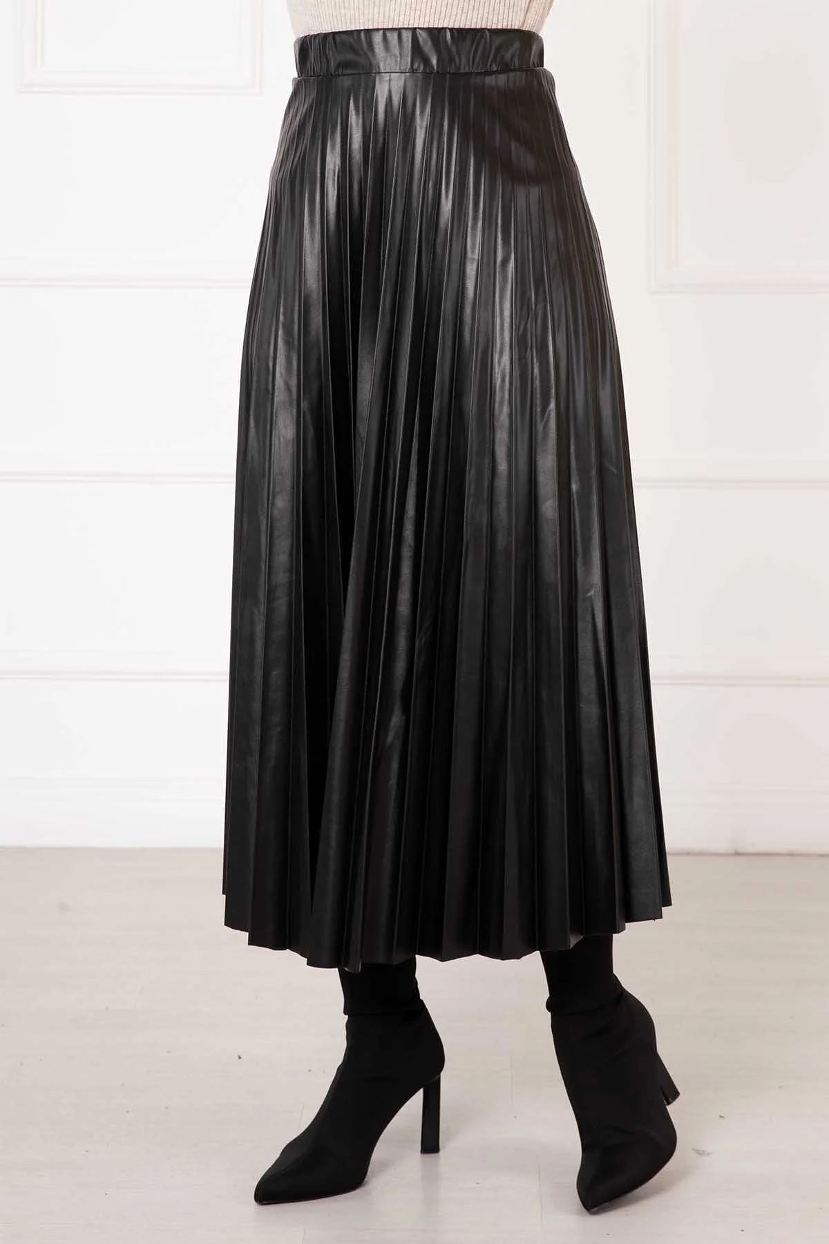 Pleated A-Line Leather Skirt Black - immagine 3