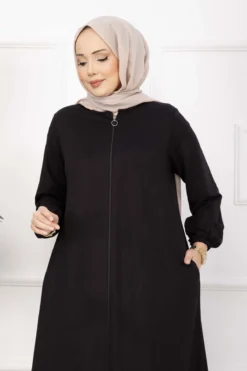 منظر بديل لـ Classic Zippered Ferace Black