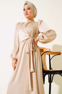 Vue alternative de Satin Dress with Front Tie Detail Beige