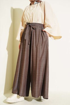 Oversize Trousers with Ties Brown
