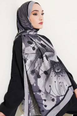 Vista alternativa di Poppy Pattern Modal Shawl