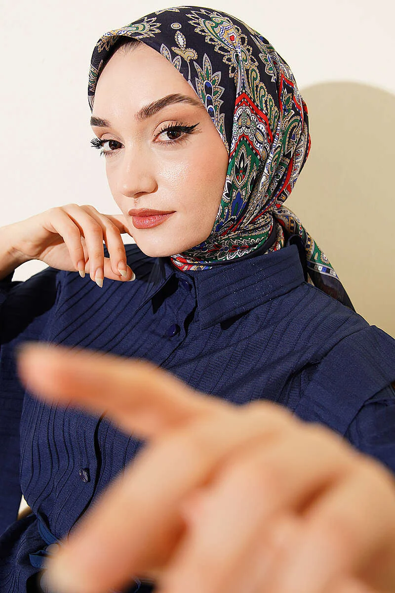 Retro Pattern Elegance Scarf