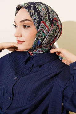 Alternative view of Retro Pattern Elegance Scarf