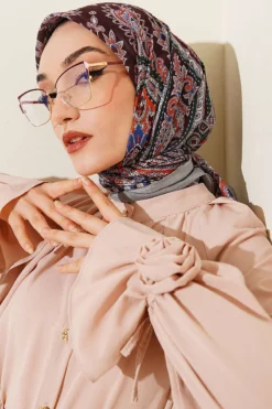 Alternative view of Retro Pattern Elegance Scarf