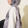 Abstract Leaf Pattern Bamboo Crinkle Shawl Grey – Bild 3