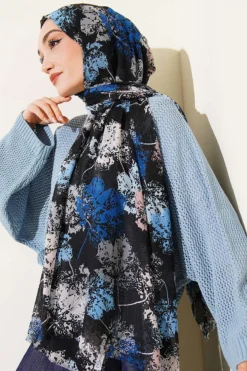 Alternative view of Leaf Pattern Shawl Series