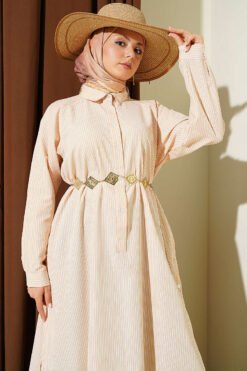 Vue alternative de Half Buttoned Side Slit Striped Long Shirt Beige