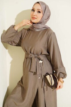 Vue alternative de Long Tunic Set with Slit and Floral Accessory Mink