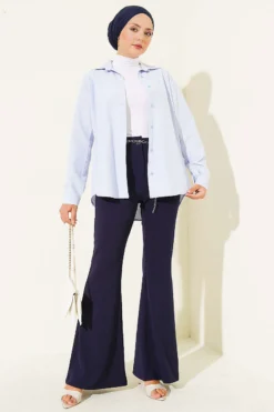 Vue alternative de Chain Belted Flared Pants Navy Blue